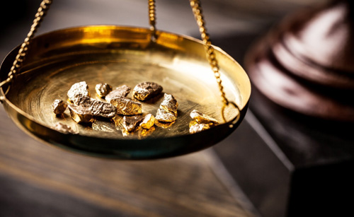 وزن کزدن طلا در طلا فروشی